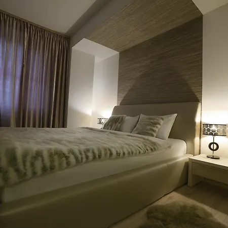Апартаменти Pearl Luxury *
